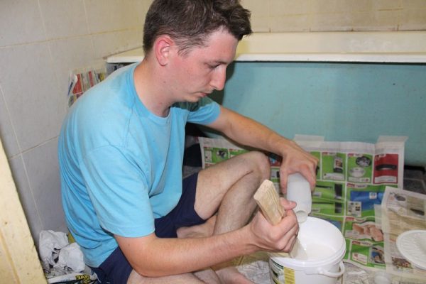 Реставрация ванны жидким акрилом – подготовка и нанесение эмали