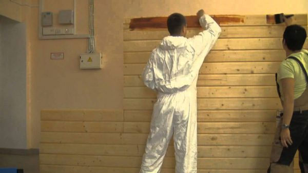 
				Правила покраски деревянных стен внутри частного дома или коттеджа