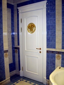 Установка двери в ванную комнату собственными руками, фото видео и этапы работ