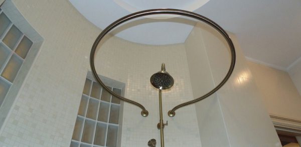Карниз для ванны угловой г-образный – особенности выбора и установки