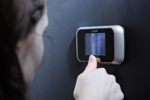 Видео глазок для металлической двери: полезный гаджет, обеспечивающий безопасность
