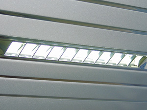 Монтаж реечного подвесного потолка из алюминия