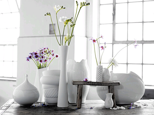Стильные миниатюрные вазы для украшения интерьера 