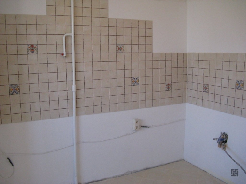
				Чем и как штукатурить стены в ванной комнате?