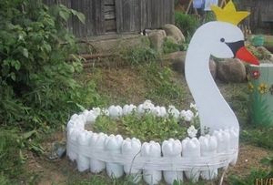 Поделки из пластиковых бутылок для сада и огорода: описание и фото