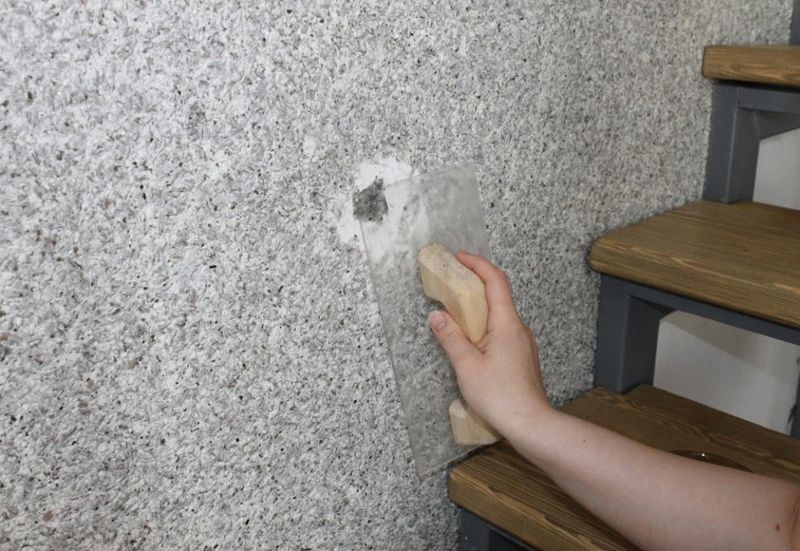 Как наносить жидкие обои на стену