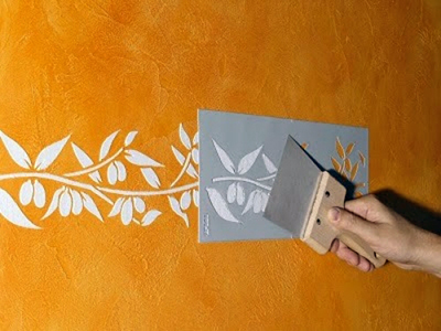 
	Как украсить стену своими руками: украшения из различных материалов	