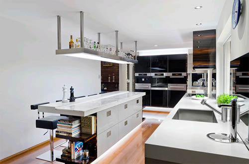 Интерьер длинной узкой кухни: оптимальный выход — мебель на заказ 