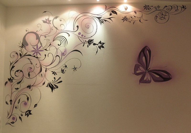 
	Украшение стен бабочками своими руками из газет и глины	